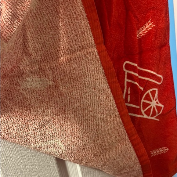 Red Bath Towel - Picture 4 of 4